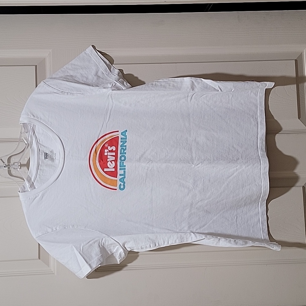 Levi's tshirt